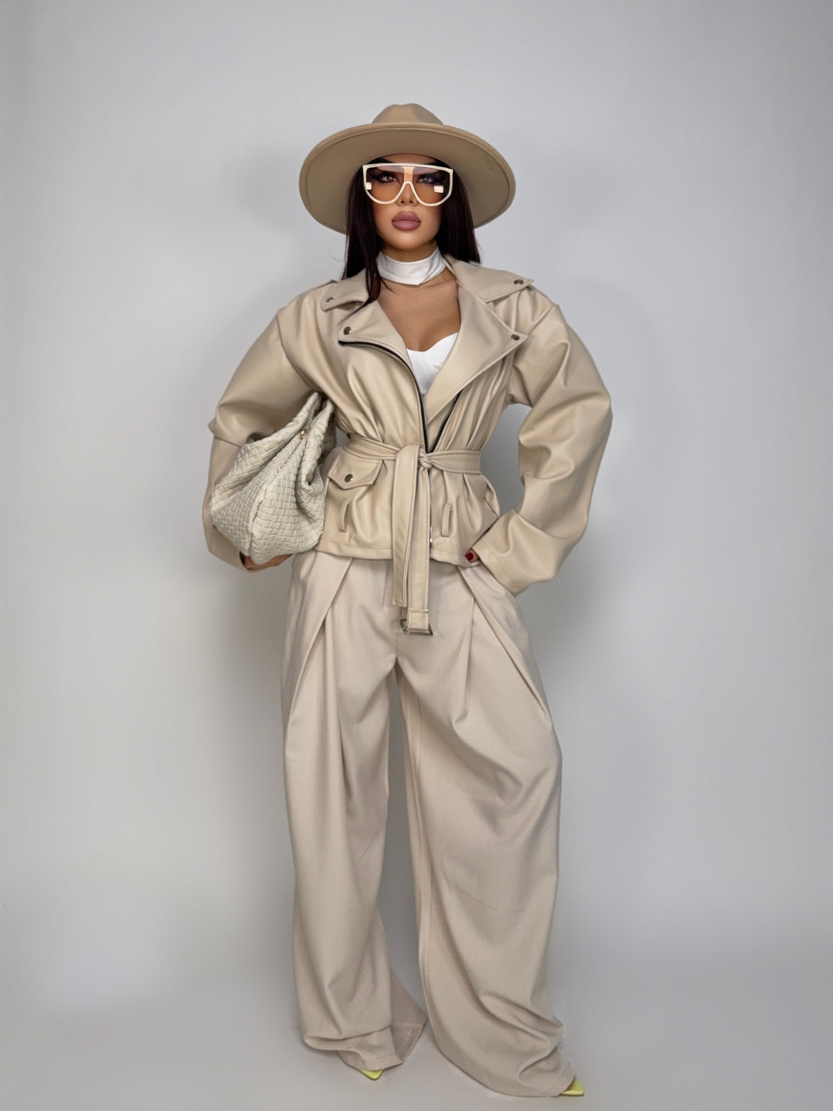 Sophisticated Beige Total Look