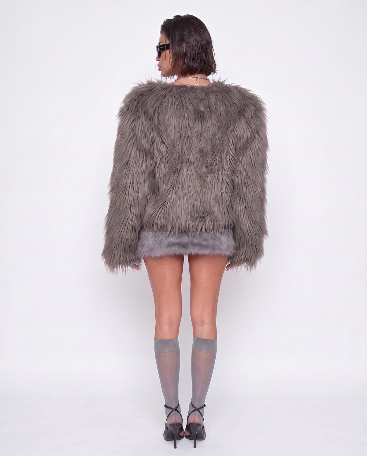 Piel sintética Fluffy Crush-Gris tórtola