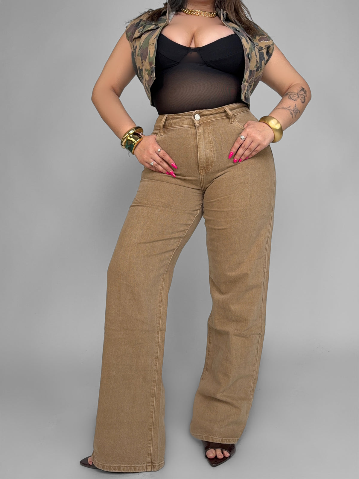 CURVY FIT - Jeans Camel