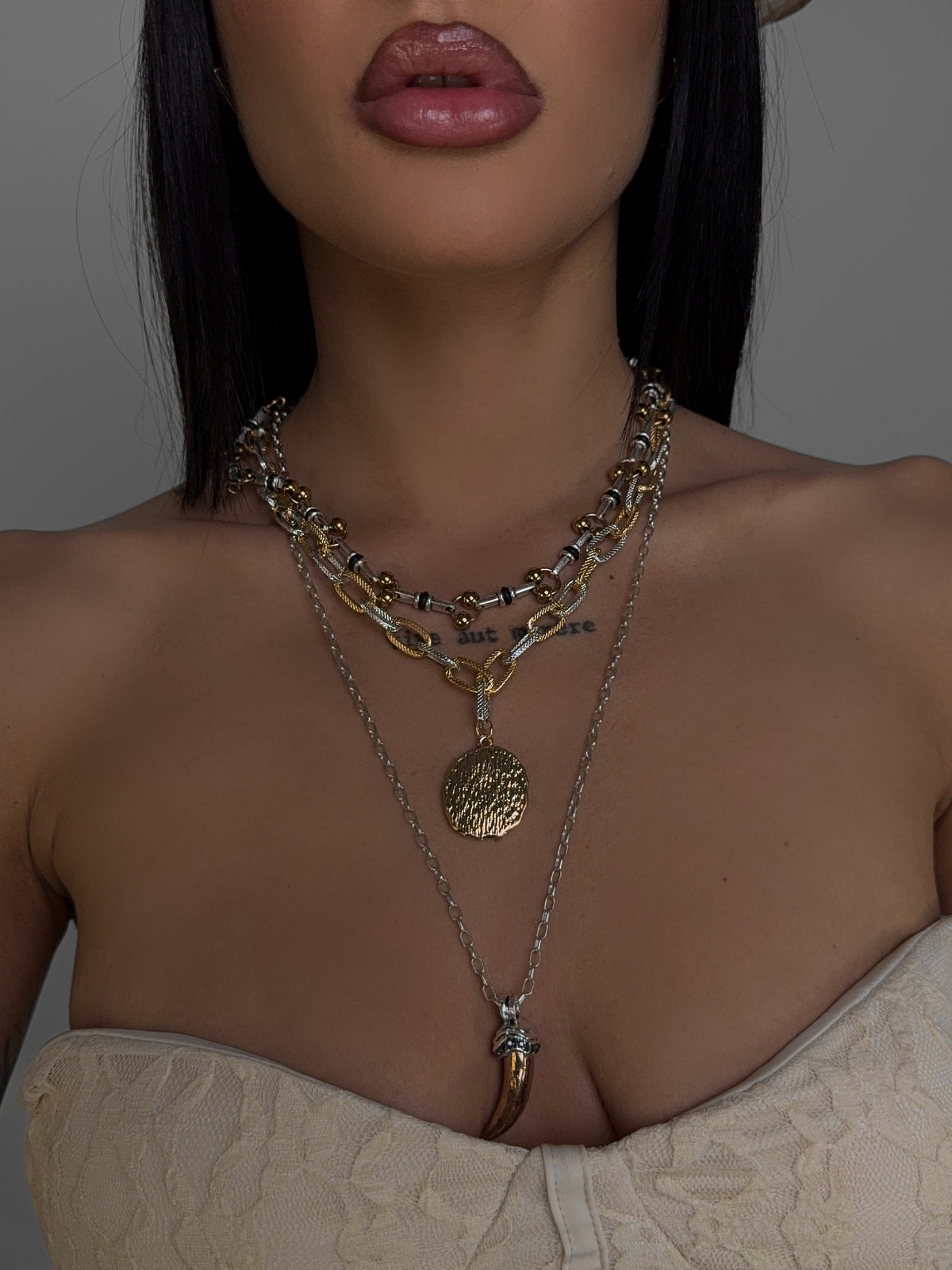Horn Line Necklace