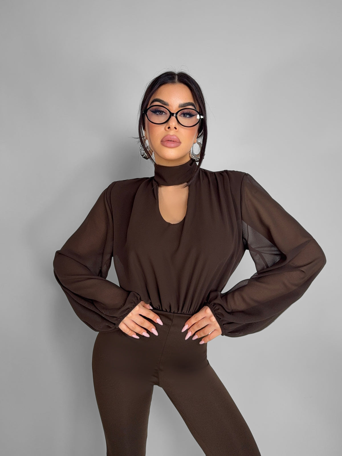 Body Collar V - Brown